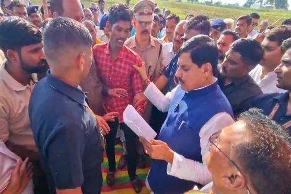 CM Dr. Yadav Takes On-the-Spot Decision, Directs Police to Take Action