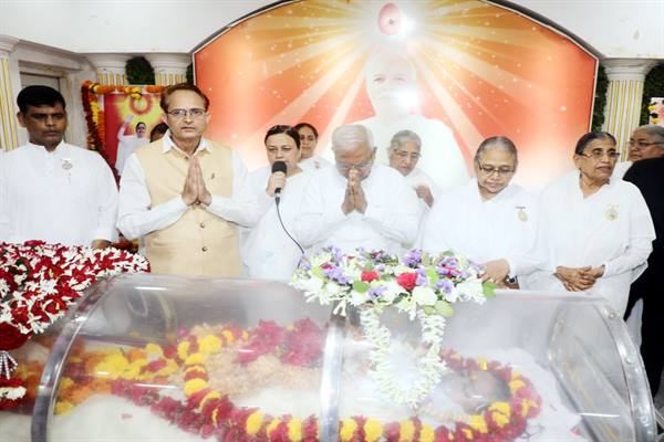 Governor Shri Patel Pays Final Respects to Brahmakumari Awdhesh Didi