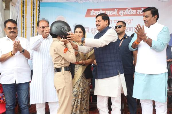 जीवन का सुरक्षा कवच है हेलमेट