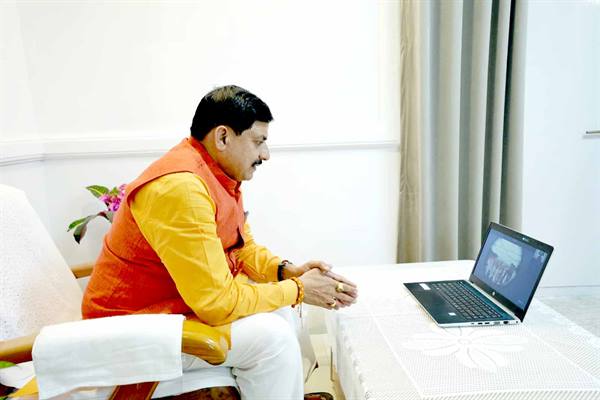 CM Dr. Yadav greets the newlyweds