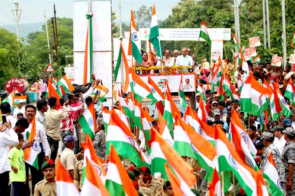 प्रधानमंत्री के आहवान ने जगाया जन-जन में देश-प्रेम का जज्बा