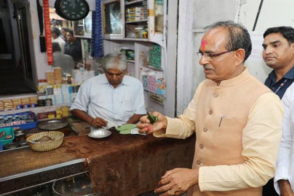 जगह-जगह हुआ मुख्यमंत्री श्री चौहान का स्वागत
