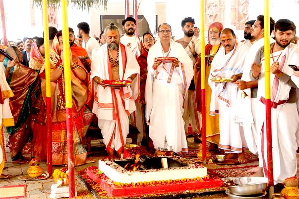 मुख्यमंत्री श्री चौहान शतचंडी यज्ञ में हुए शामिल