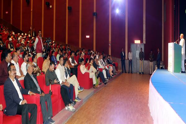Swami Vivekananda raised the flag of Indian culture on the world stage: Governor Shri Patel