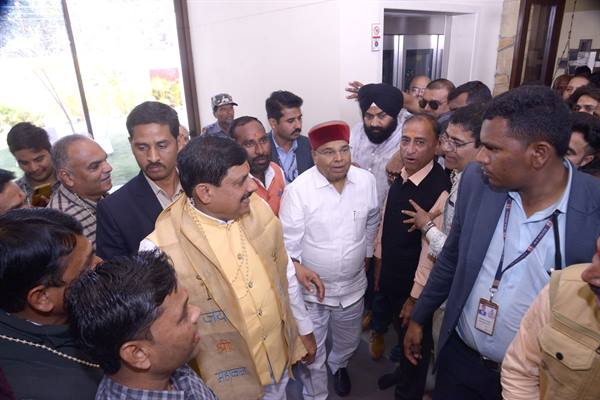 मुख्यमंत्री डॉ. यादव ने कर्नाटक के राज्यपाल श्री गेहलोत से की सौजन्य भेंट