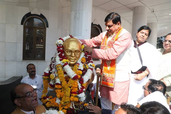 गणतंत्र दिवस के शुभ दिन पर संविधान निर्माता डॉ. बाबा साहेब की जन्मस्थली में आकर उन्हें प्रणाम करना सौभाग्य की बात : मुख्यमंत्री डॉ. यादव