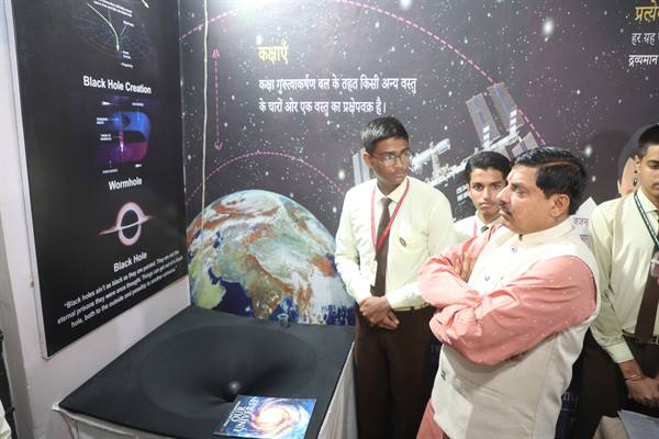CM Dr. Yadav interacts with the students, tells you can also become the Chief Minister