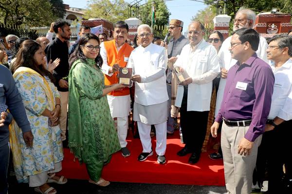Governor Shri Patel flags off the Organ Donation Public Awareness Car Rally from Raj Bhavan