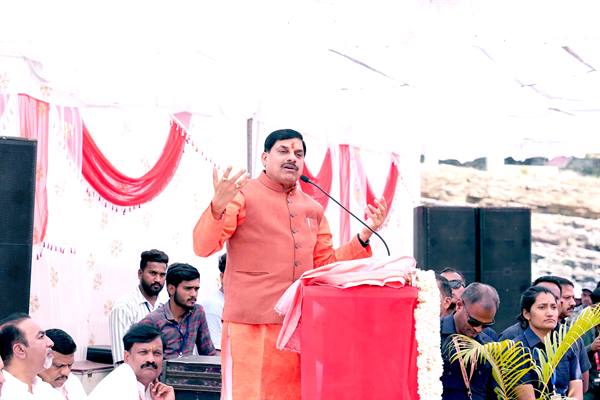 माँ नर्मदा के संपूर्ण परिक्रमा पथ को पवित्रता के साथ उसके मूल स्वरूप में स्थापित करने के लिए सरकार है दृढ़ संकल्पित : मुख्यमंत्री डॉ. यादव