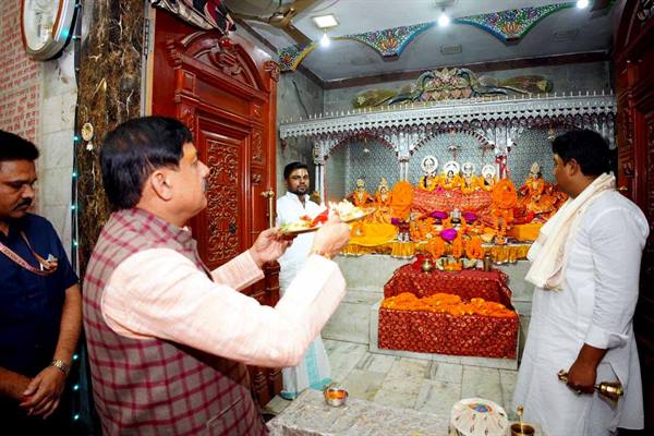 CM Dr. Yadav Offers Prayers to Maa Janaki at Punoura Dham in Sitamarhi