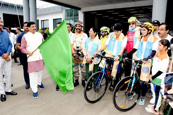 CM Dr. Yadav Flags off “Pedal to Plant – Naya Bharat, Hara Bharat Yatra”
