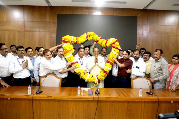 मुख्यमंत्री श्री चौहान का नायब तहसीलदारों ने माना आभार