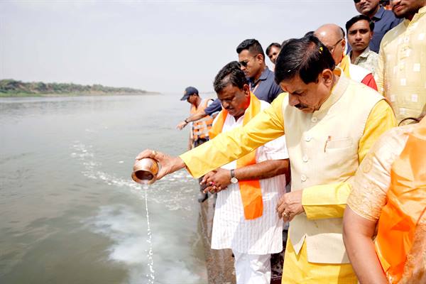 मुख्यमंत्री डॉ. यादव ने माण्डू का पुरातात्विक वैभव देखा