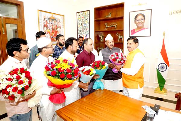 मुख्यमंत्री डॉ. यादव को लोकसभा में वक्फ़ बिल पारित होने पर बधाई देकर धन्यवाद ज्ञापित किया
