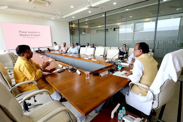 खेती के लिए पानी और बिजली की कमी न रहे : मुख्यमंत्री श्री चौहान