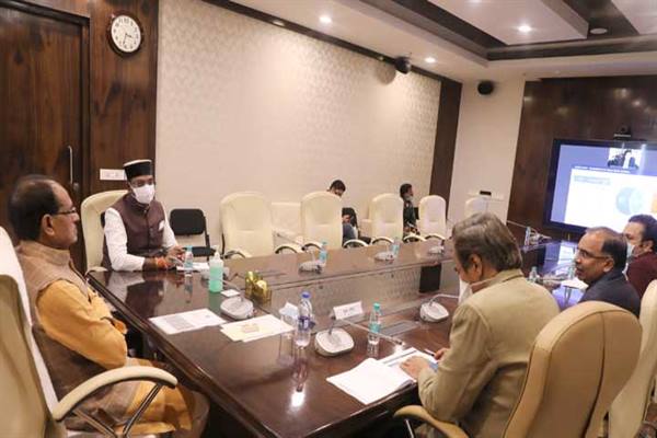 एक-एक व्यक्ति को ढूँढकर लगाये कोरोना का टीका- मुख्यमंत्री श्री चौहान