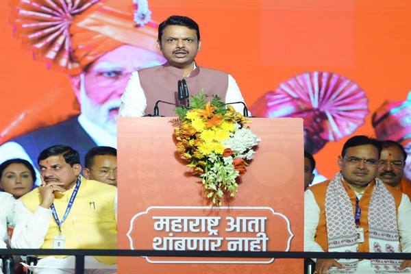 मुख्यमंत्री डॉ. यादव महाराष्ट्र के मुख्यमंत्री के शपथ ग्रहण समारोह में हुए शामिल