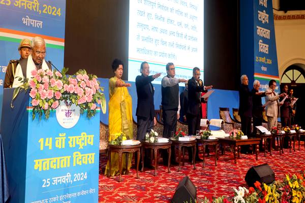 सुचारु निर्वाचन सम्पन्न कराना राष्ट्र सेवा का पवित्र कार्य - राज्यपाल श्री पटेल