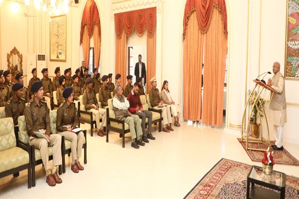 आम जनों के प्रति हमेशा आत्मीयता का भाव रखें : राज्यपाल श्री पटेल