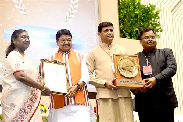 Eight Madhya Pradesh cities honoured in the Swachh Survekshan 2024 awards across various categories
