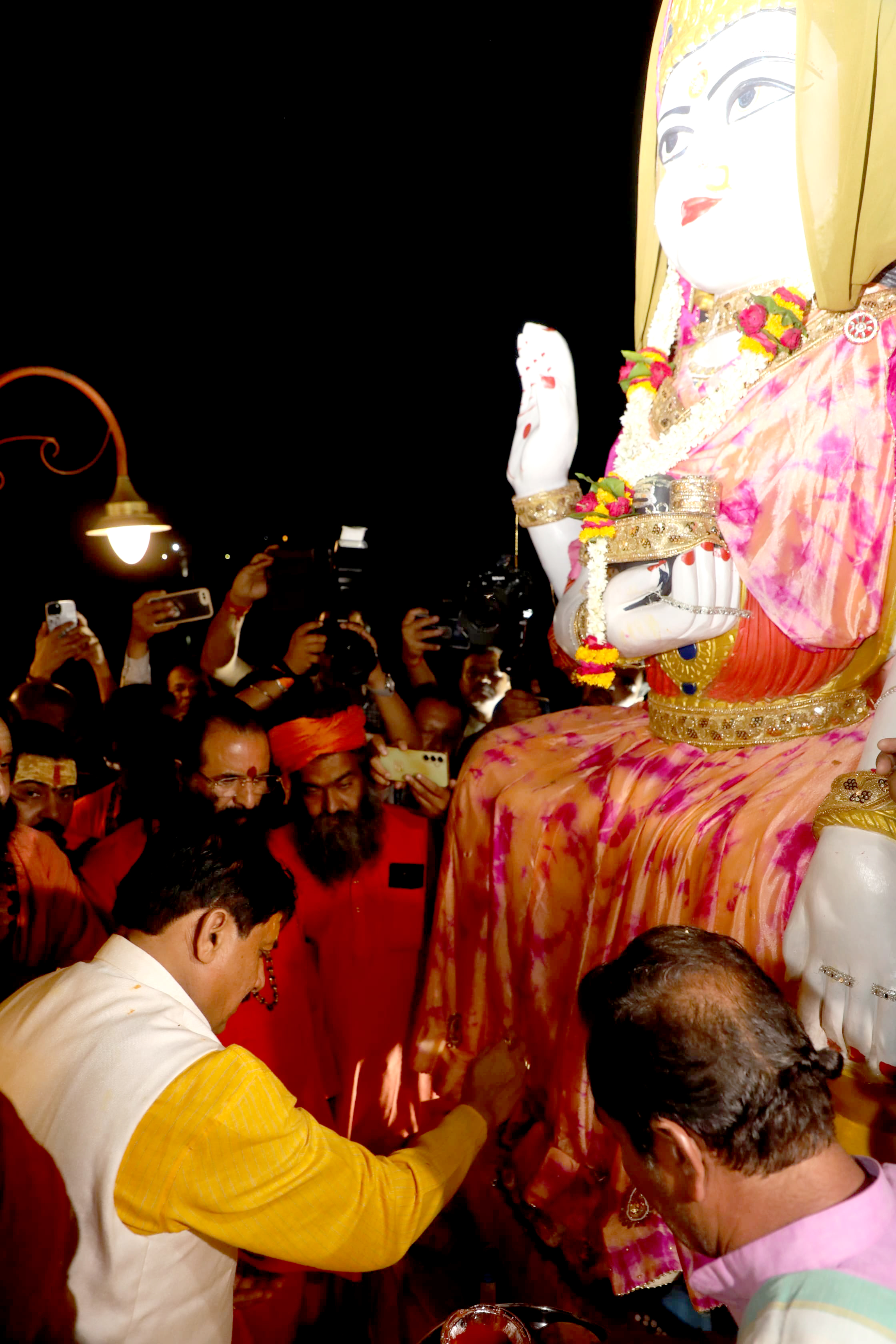 CM Dr. Yadav Performs Rituals at Neelganga Lake on Ganga Dussehra Parva