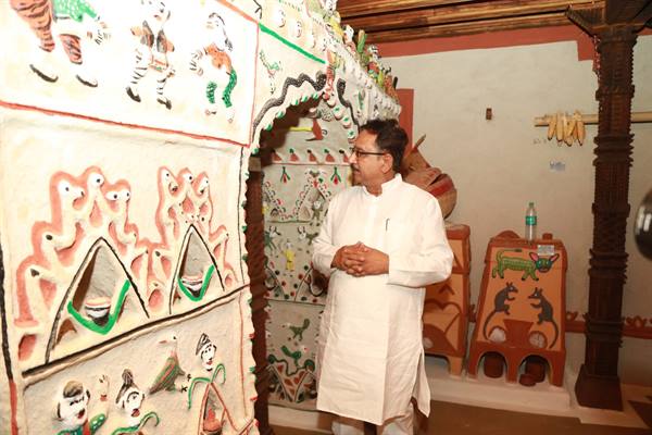 महुआ महोत्सव जनजातीय संस्कृति, कला और व्यंजनों से परिचित कराने का प्रयास- मंत्री श्री शाह