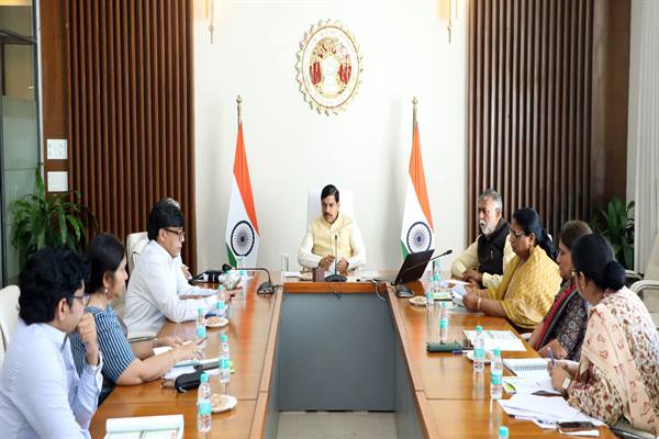 स्व-सहायता समूह ग्रामीण अर्थव्यवस्था की रीढ़ है, इनके सशक्तिकरण से ही महिलाएं होंगी समृद्ध - मुख्यमंत्री डॉ. यादव`