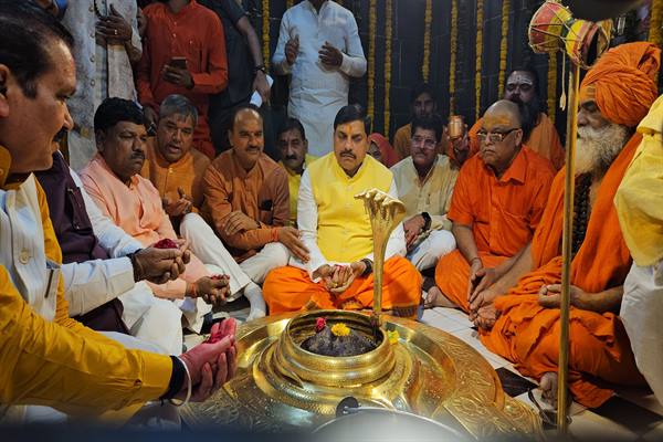 मुख्यमंत्री डॉ. यादव ने तिल भांडेश्वर महादेव मंदिर में की पूजा