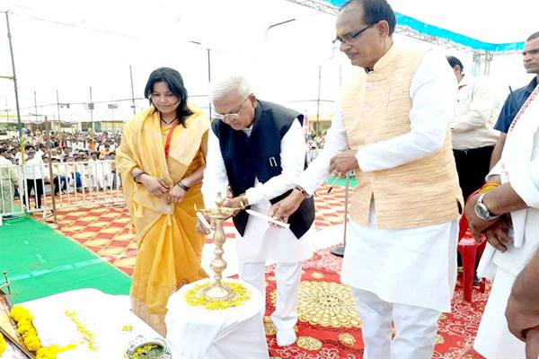 शिक्षा, स्वास्थ्य, पर्यावरण-संरक्षण सहित विभिन्न क्षेत्रों में जनजाति कल्याण केन्द्र द्वारा किये जा रहे उल्लेखनीय कार्य : राज्यपाल श्री पटेल