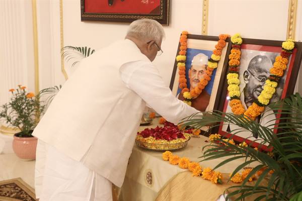 Governor Shri Patel Pays Tributes to Mahatma Gandhi and Lal Bahadur Shastri on Their Birth Anniversaries