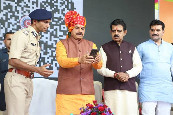 CM Dr. Yadav Launches Indore Police’s AI-Based Cyber Safe Click Chatbot by Scanning QR Code