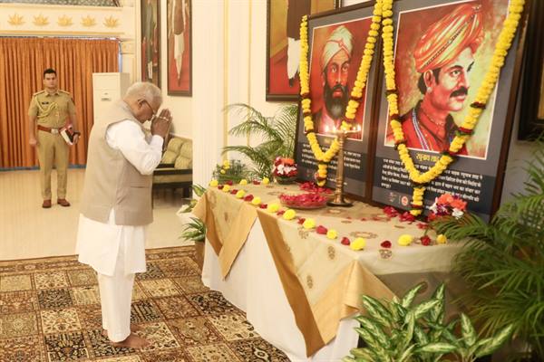 Governor Shri Patel Pays Tribute to Raja Shankarshah and Kunwar Raghunathshah