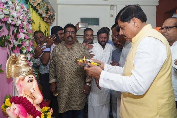 CM Dr. Yadav Attends Lord Shri Ganesh Aarti at Ujjain Press Club