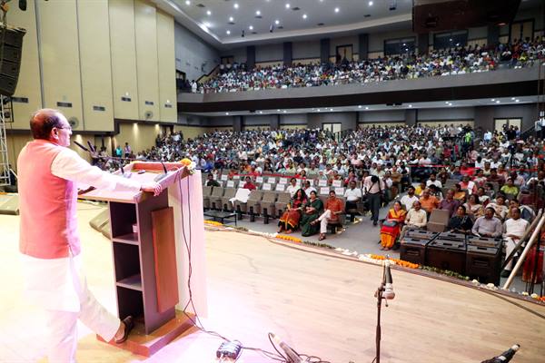 आजादी हमें सहजता से नहीं, हजारों लोगों के त्याग और बलिदान से मिली है: मुख्यमंत्री श्री चौहान