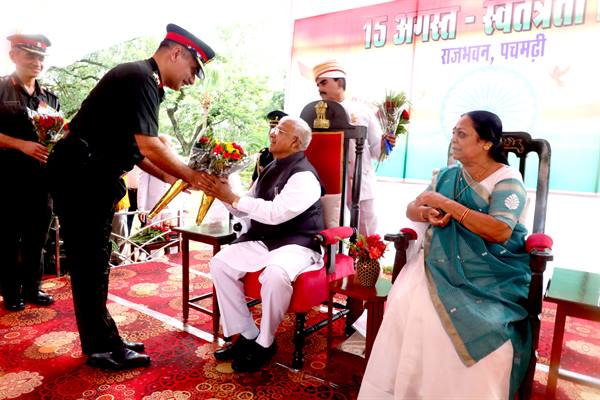 राज्यपाल श्री पटेल ने स्वतंत्रता दिवस पर राजभवन पचमढ़ी में स्वागत समारोह में दी शुभकामनाएँ