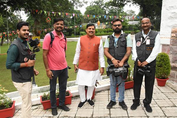 CM Dr. Yadav Extends Greetings On World Photography Day