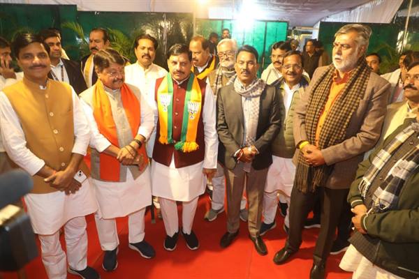 मुख्यमंत्री डॉ यादव ने विंध्य कोठी निवास पर विधायक दल का स्वागत किया