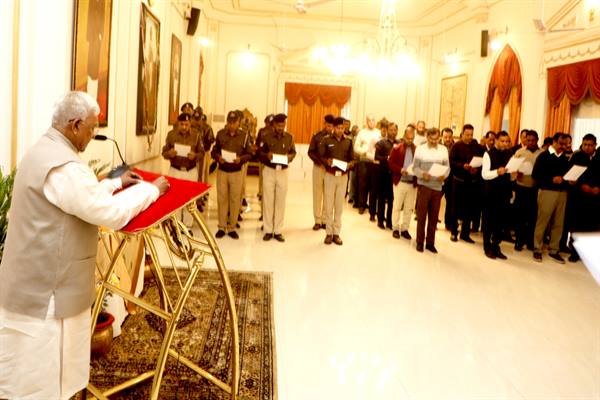 राज्यपाल श्री पटेल ने अधिकारी-कर्मचारियों को दिलायी सुशासन की शपथ