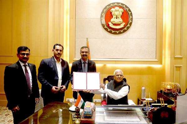 राज्यपाल श्री पटेल से भारत निर्वाचन आयोग के पदाधिकारी मिले