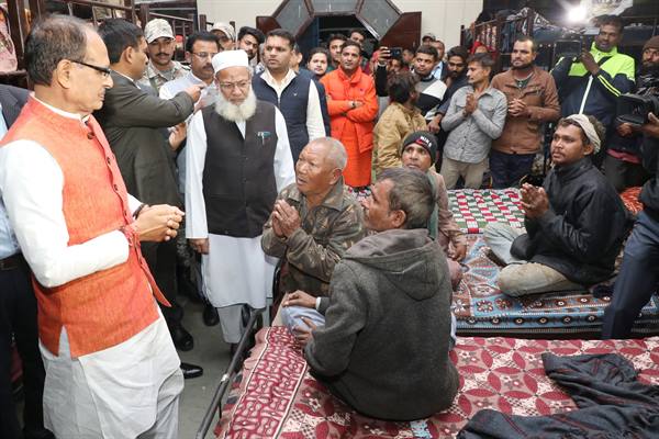 रैन बसेरा में रहने वाले नागरिकों की सेहत की होगी जाँच : मुख्यमंत्री श्री चौहान