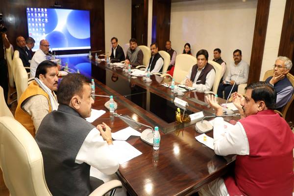 सभी अधिकारी निर्धारित लक्ष्य समय-सीमा में पूरा करें : मुख्यमंत्री डॉ. यादव