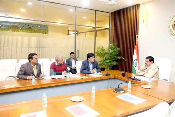 क्षिप्रा नदी में इंदौर से आने वाली कान्ह नदी का गंदा पानी मिलने से रोका जाए : मुख्यमंत्री डॉ. यादव