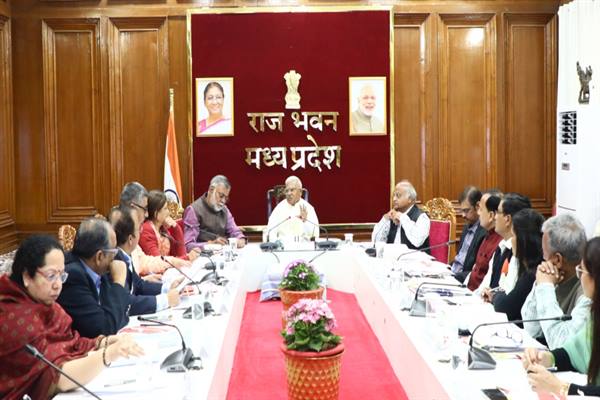 क्रियान्वयन गति को गतिमान करने का संकेत उपलब्धियां : राज्यपाल श्री पटेल