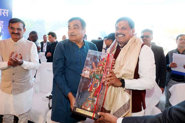 केंद्रीय मंत्री श्री गडकरी का भोपाल में स्वागत