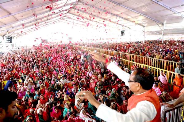 मुख्यमंत्री ने सिवनी मालवा में विकास पर्व में 262 करोड़ से अधिक के कार्यों की दी सौगात