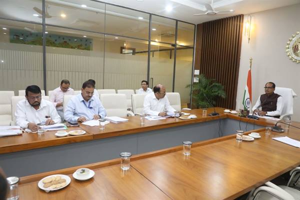 सिंचाई परियोजना में विलम्ब के दोषियों के विरूद्ध उठाएंगे सख्त कदम : मुख्यमंत्री श्री चौहान