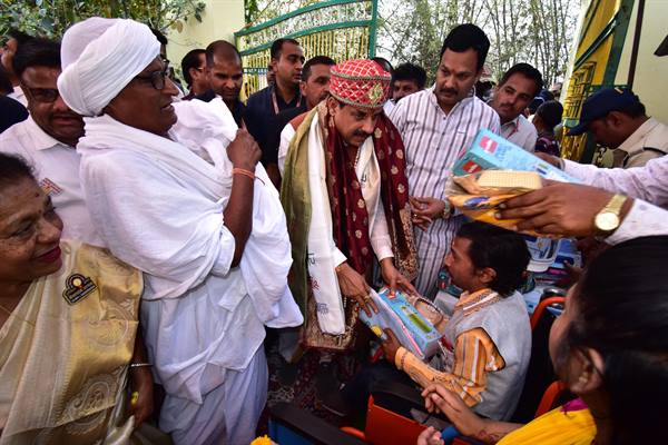मुख्यमंत्री डॉ. यादव ने उज्जैन सेवाधाम में बच्चों के साथ मनाया जन्मदिन