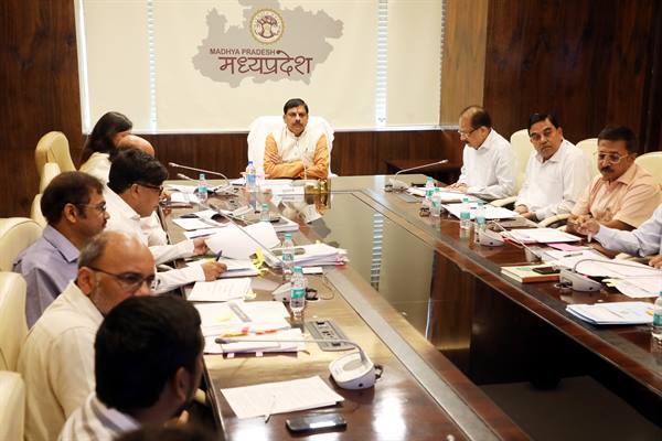 रेत उत्खनन में अवैध रूप से लगी मशीनों को तत्काल जप्त किया जाए - मुख्यमंत्री डॉ. यादव