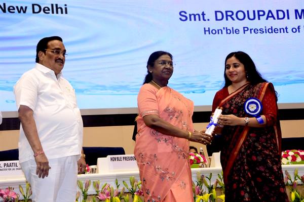 President Smt. Droupadi Murmu Honors Guna for Excellence in Water Conservation