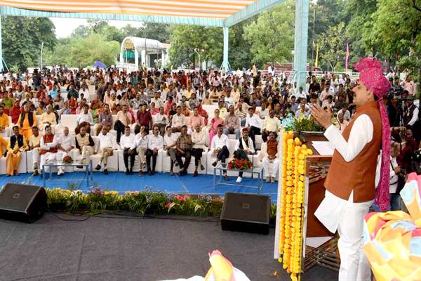 Worship of Govardhan and Cattle Sends a Message of Environmental and Livestock Conservation : Chief Minister Dr. Mohan Yadav